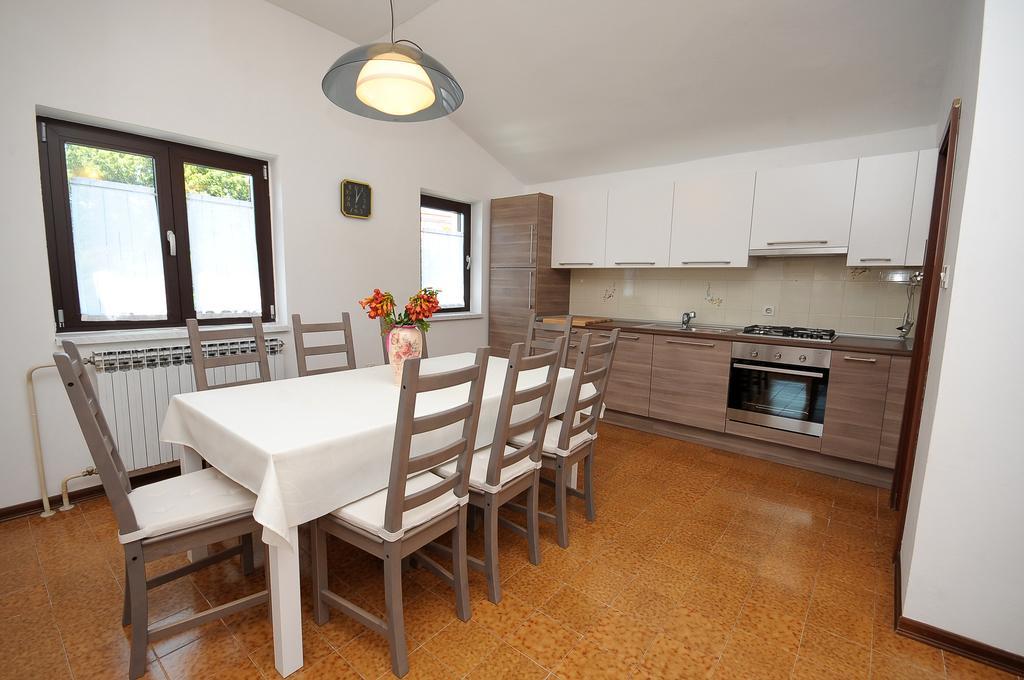 Apartament Vv Pula Habitación foto